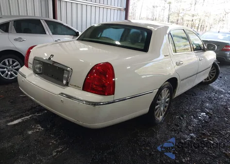 2004 Lincoln Town Car Signature из США, поврежденный, VIN 1LNHM81W54Y659610